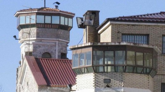 EAJ-PNV INTERPELA AL DIPUTADO GENERAL SOBRE SU OPINI�N DE QUE EN UN MUNICIPIO ALAV�S EXISTAN DOS CENTROS PENITENCIARIOS Y SI LA DIPUTACION VA A TOMAR INICIATIVA ALGUNA PARA IMPEDIRLO